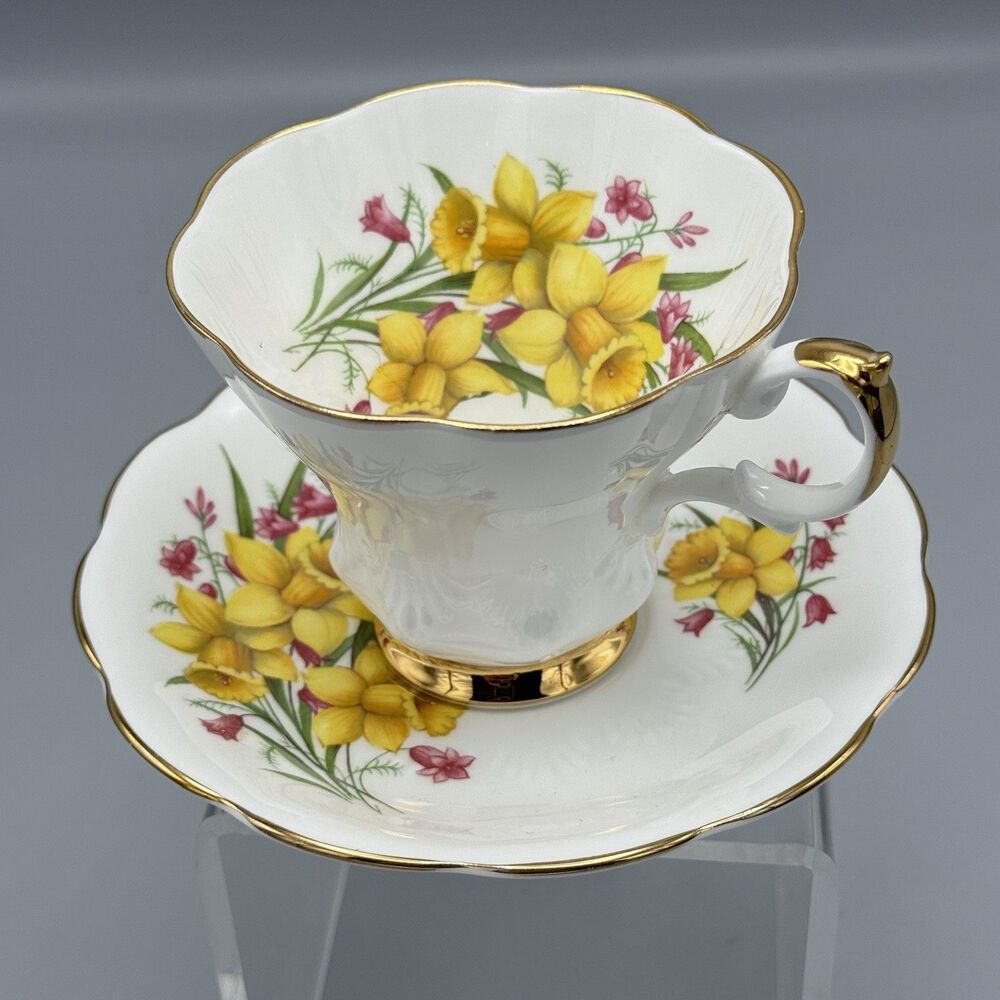 Royal Ardalt Bone China Footed Tea Cup Saucer 2102D England Daffodils Gold Gilt